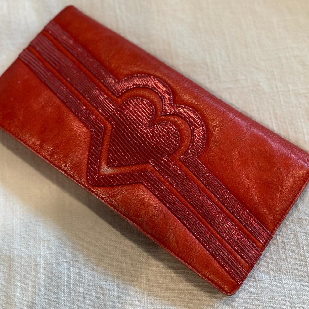 MARC JACOBS Heart Clutch
